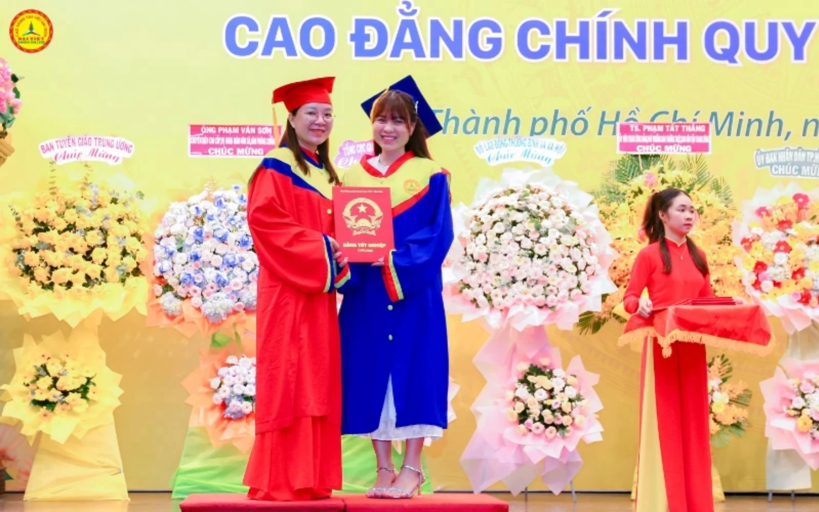 DAI VIET COLLEGE WELCOMES OVER 1,000 NEW STUDENTS AND AWARDS SCHOLARSHIPS WORTH 3 BILLION VND